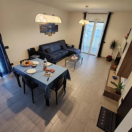 Kira 2 Apartment *