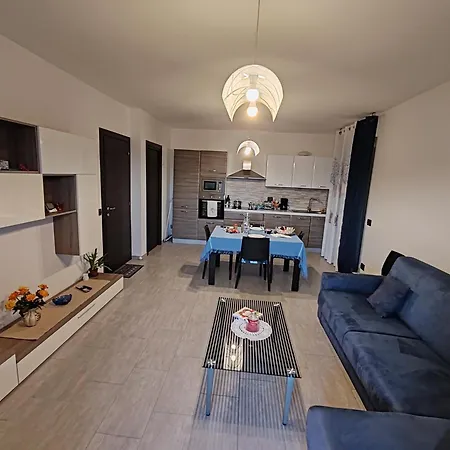 Kira 2 Apartment *