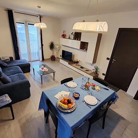 Kira 2 Apartament